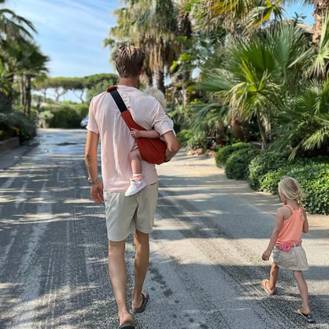 Hip carrier